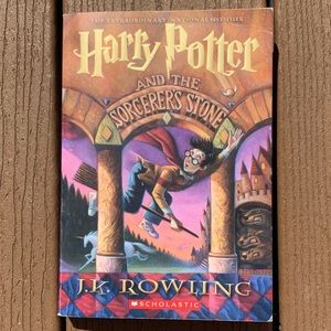 HARRY POTTER & THE SORCERERS STONE BY J.K. ROWLING SCHOLASTIC PAPERBACK BOOK #1